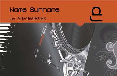 Επαγγελματική κάρτα για Ραδιόφωνο DJ: Αυτή η καλαίσθητη επαγγελματική κάρτα προορίζεται για επαγγελματίες του ραδιοφώνου και DJ, προσφέροντας μια δυναμική και εντυπωσιακή παρουσίαση. Ο σχεδιασμός της είναι σύγχρονος και έρχεται σε μια συνδυαστική παλέτα χρωμάτων που περιλαμβάνει έντονα και ζωντανά στοιχεία, τα οποία αποπνέουν ενέργεια και δημιουργικότητα. Η επιλεγμένη γραμματοσειρά προσφέρει ευκολία στην ανάγνωση και ενισχύει τη μοντέρνα αισθητική της κάρτας. Η διάταξή της είναι αρμονικά δομημένη, με το όνομα και το λογότυπο του DJ κεντρικά τοποθετημένα ώστε να προσέχουν την προσοχή, δίνοντας έμφαση στην επαγγελματική του εικόνα και επιβεβαιώνοντας την αξιοπιστία του. Τα background στοιχεία, που συμπληρώνουν το σχέδιο, ενισχύουν την ατμόσφαιρα του ραδιοφώνου, προσφέροντας μία μοναδική αίσθηση.Η προσαρμοστικότητα αυτής της κάρτας επιτρέπει τη εύκολη προσθήκη στοιχείων όπως το όνομα, το τηλέφωνο και οι πληροφορίες επικοινωνίας, χωρίς να θυσιάζεται ο επαγγελματικός χαρακτήρας. Είναι ιδανική για να προβάλει τις υπηρεσίες σας, τις εκδηλώσεις που διοργανώνετε ή τα μουσικά σας προγράμματα, κάνοντάς σας να ξεχωρίζετε σε έναν ανταγωνιστικό τομέα.Η επαγγελματική κάρτα αυτή σας βοηθάει να κάνετε μία θετική εντύπωση στους πελάτες και συνεργάτες σας, δείχνοντας την αφοσίωσή σας στην ποιότητα και την επαγγελματική παρουσία. Μπορείτε να κάνετε όποιες αλλαγές θέλετε μέσω του online σχεδιαστικού εργαλείου.