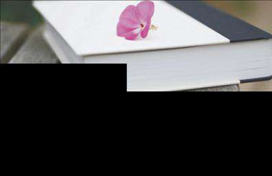 Επαγγελματική κάρτα για Βιβλιοδεσία: Αυτή η κομψή και δυναμική επαγγελματική κάρτα σχεδιάστηκε με γνώμονα την αισθητική και την επαγγελματική εικόνα. Οι ζωντανές αποχρώσεις του μπλε και του λευκού συνδυάζονται αρμονικά, προσφέροντας στους πελάτες μια αίσθηση φρεσκάδας και καινοτομίας. Η καθαρή διάταξη και η εξαιρετική γραμματοσειρά κάνουν την κάρτα εύκολα αναγνώσιμη, ενώ τα υπογραμμισμένα στοιχεία προσδίδουν χαρακτήρα στην παρουσία σας.Το σχέδιο της κάρτας αντανακλά τον επαγγελματισμό και την αξιοπιστία του τομέα που εκπροσωπείτε. Κάθε λεπτομέρεια έχει σχεδιαστεί προσεκτικά για να ενισχύσει την εικόνα σας ως εξειδικευμένου επαγγελματία στον τομέα της βιβλιοδεσίας. Απλές αλλά κομψές γραμμές και φιλικές εικόνες δημιουργούν μια ευχάριστη πρώτη εντύπωση, τονίζοντας την επαγγελματική σας στάση.Η κάρτα προσφέρει επίσης άφθονες δυνατότητες προσαρμογής. Μπορείτε να προσθέσετε το όνομά σας, τον αριθμό τηλεφώνου σας, το λογότυπό σας και άλλα στοιχεία επικοινωνίας που θεωρείτε σημαντικά. Έτσι, θα είστε πάντα προσιτοί στους πελάτες σας.Επιπρόσθετα, η κάρτα μπορεί να περιέχει στοιχεία που να προβάλλουν τις υπηρεσίες ή τα προϊόντα σας, καθιστώντας την ιδανική για να επικοινωνήσετε τα οφέλη της βιβλιοδεσίας σας στους δυνητικούς πελάτες.Με αυτή την επαγγελματική κάρτα, θα ξεχωρίσετε και θα αφήσετε μια θετική εντύπωση που θα μείνει αξέχαστη. Μπορείτε να κάνετε όποιες αλλαγές θέλετε μέσω του online σχεδιαστικού εργαλείου.