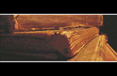 Επαγγελματική κάρτα για ΒιβλιοχαρτοπωλείαΑνακαλύψτε την ιδανική επαγγελματική κάρτα για το βιβλιοχαρτοπωλείο σας, σχεδιασμένη με μοναδική αισθητική και προσοχή στη λεπτομέρεια. Το σχέδιο είναι φτιαγμένο με μαλακούς τόνους που αποπνέουν ζεστασιά και φιλικότητα, με γραμματοσειρές που είναι εύκολα αναγνωρίσιμες και εντυπωσιακές. Η διάταξη της κάρτας είναι καθαρή και οργανωμένη, επιτρέποντας μια άμεση κατανόηση των στοιχείων επικοινωνίας και των προσφερόμενων προϊόντων.Η κάρτα αυτή αποπνέει επαγγελματισμό και αξιοπιστία, ακριβώς ό,τι χρειάζεται ένα βιβλιοχαρτοπωλείο για να κερδίσει την εμπιστοσύνη των πελατών του. Οι λεπτομέρειες στους σχεδιασμούς ενισχύουν την αίσθηση της ποιότητας και της φροντίδας, ενωμένες με το λογότυπο σας, προσδίδοντας μια προσωπική πινελιά.Έχετε τη δυνατότητα να προσαρμόσετε την κάρτα σας, προσθέτοντας το όνομα, το τηλέφωνο και το λογότυπό σας, καθιστώντας την πολύ λειτουργική και χρήσιμη. Αυτή η επαγγελματική κάρτα μπορεί επίσης να προβάλει τις υπηρεσίες ή τα προϊόντα σας με αποτελεσματικότητα, διευκολύνοντας την ενημέρωση των πελατών σας.Η κάρτα σας όχι μόνο σας ξεχωρίζει από τον ανταγωνισμό, αλλά και αφήνει θετική εντύπωση που θα μείνει χαραγμένη στη μνήμη των πελατών σας. Μπορείτε να κάνετε όποιες αλλαγές θέλετε μέσω του online σχεδιαστικού εργαλείου.